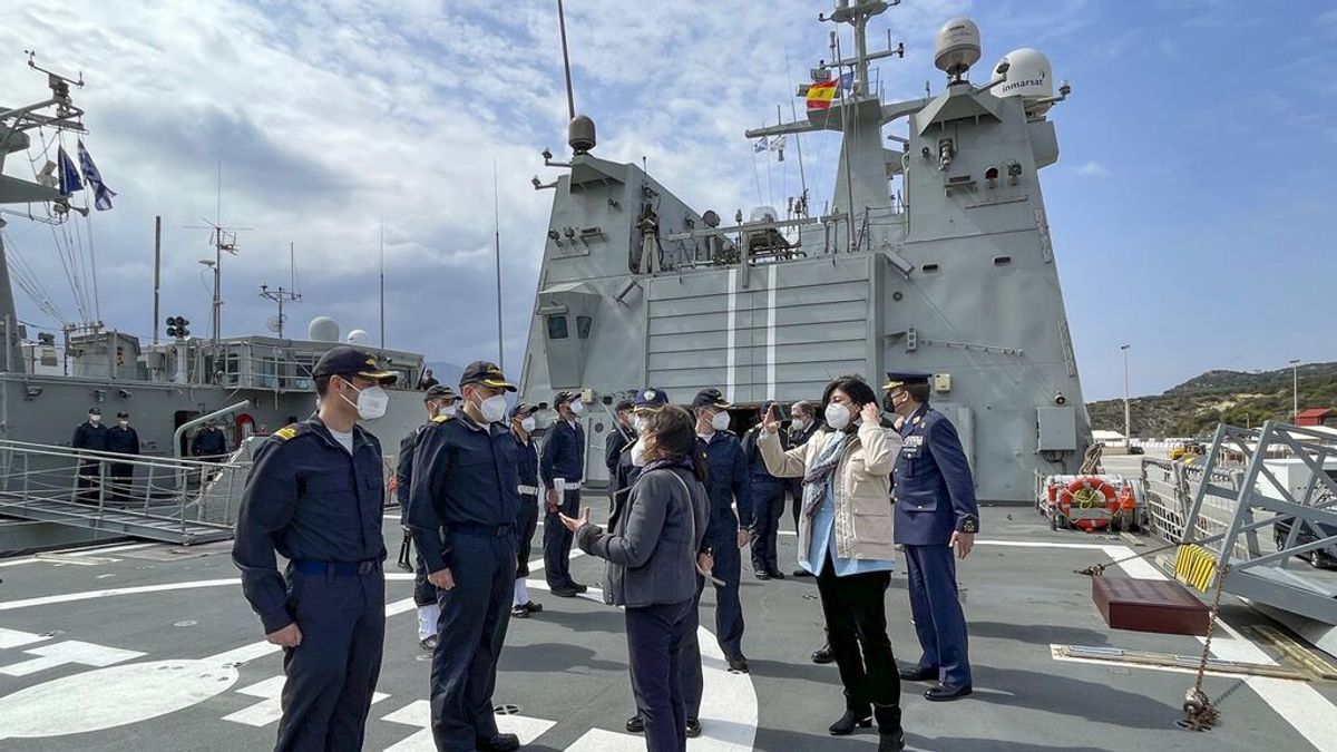 Defensa quita el apellido "española" a la Armada Defensa quita el apellido "española" a la Armada