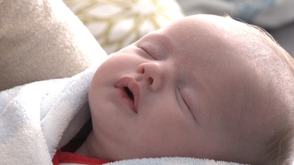Evelyn, la bebé que huyó de Ucrania con sus padres españoles: "Tuvimos diez minutos para correr a la embajada"