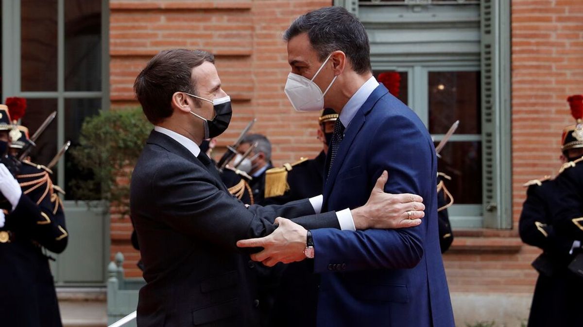 Sánchez se reune con Macron en su ronda europea para controlar los precios de la luz Sánchez se reune con Macron en su ronda europea para controlar los precios de la luz