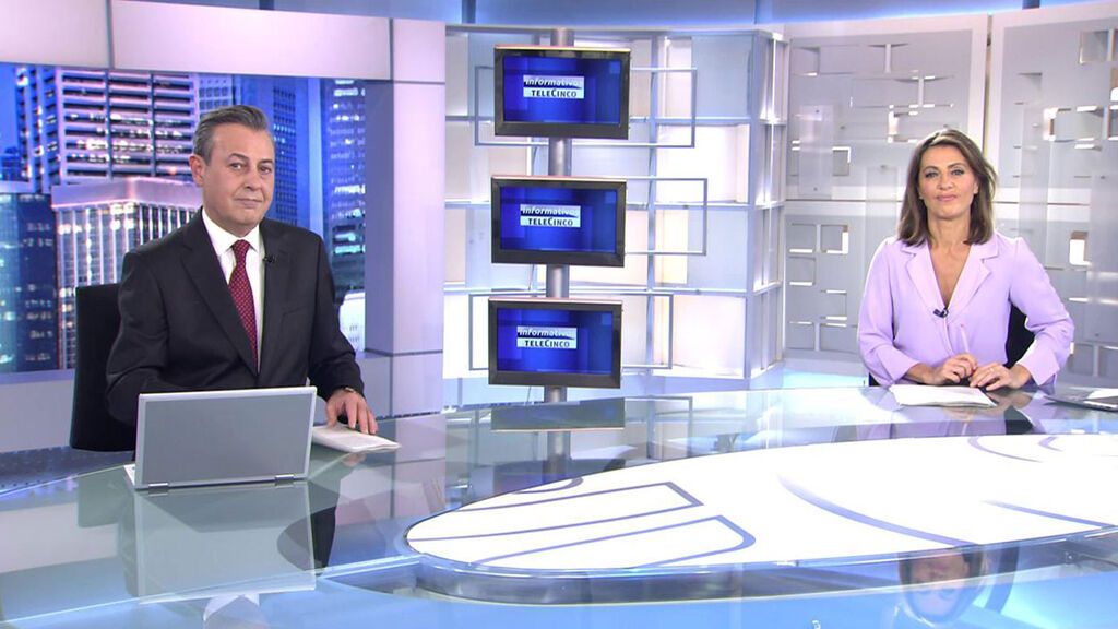 Con José Ribagorda y Ángeles Blanco Informativos Telecinco 2022 Noche 20/03/2022