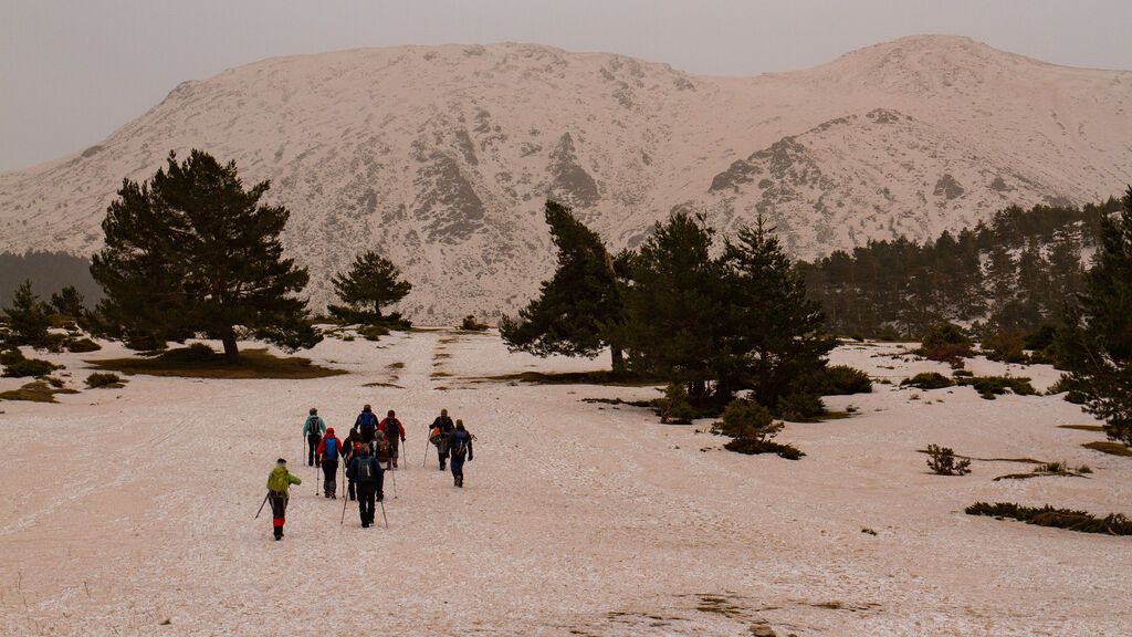 EuropaPress_4318984_vistas_puerto_cotos_camino_refugio_pingarron_sierra_guadarrama_16_marzo