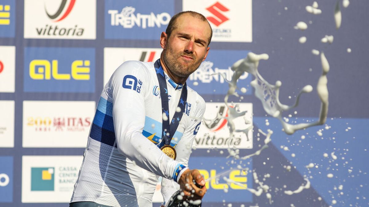 El italiano Sonny Colbrelli, trasladado a un hospital tras desplomarse en la meta de la Volta a Catalunya El italiano Sonny Colbrelli, trasladado a un hospital tras desplomarse en la meta de la Volta a Catalunya