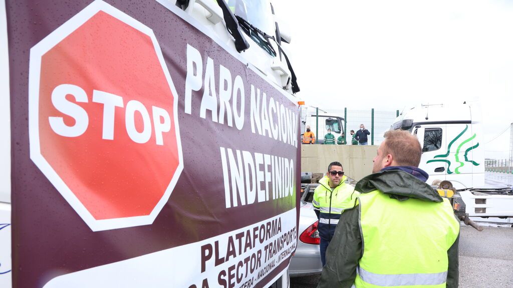 Octavo día del paro de transportistas: bloqueo de carreteras y problemas de suministros