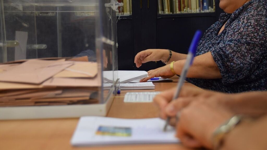 Miembros de las mesas electorales del 13F sin cobrar, cinco semanas después