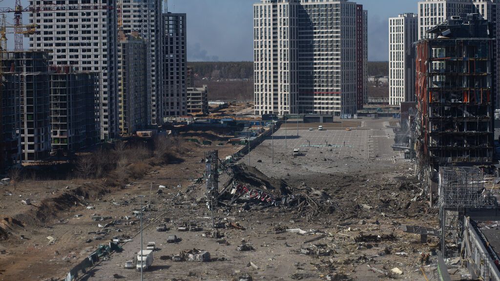 Ocho muertos en un bombardeo de Rusia contra un centro comercial en Kiev