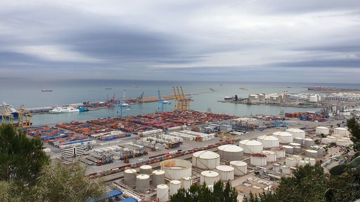Piquetes de transportistas ralentizan la carga de contenedores en el Puerto de Barcelona Piquetes de transportistas ralentizan la carga de contenedores en el Puerto de Barcelona