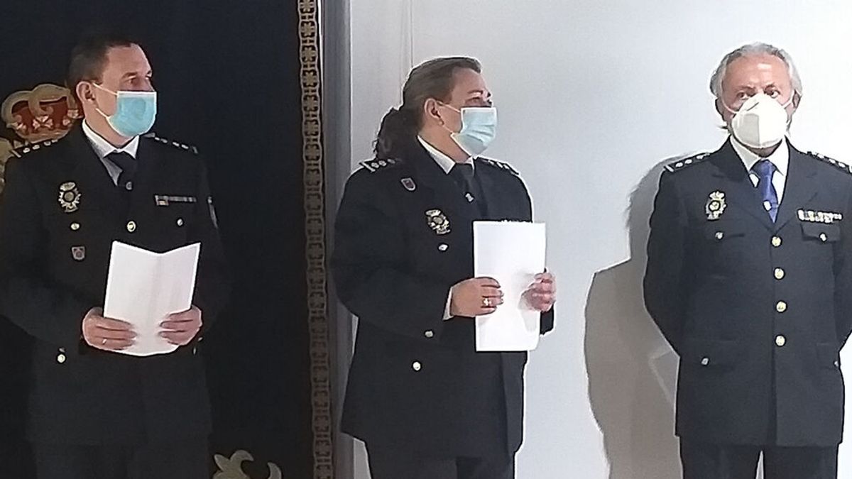 La Policía cesa a la comisaria de Pontevedra por decir que “ya les gustaría a algunas que las violase un antidisturbios” La Policía cesa a la comisaria de Pontevedra por decir que “ya les gustaría a algunas que las violase un antidisturbios”