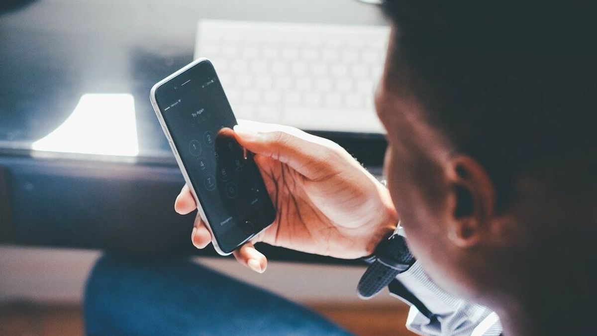 Un joven denuncia la paliza de varias personas que se hicieron pasar por su cita de Grindr Un joven denuncia la paliza de varias personas que se hicieron pasar por su cita de Grindr