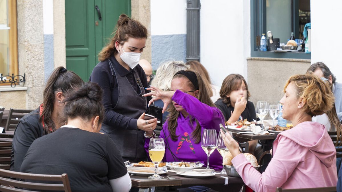 Hosteleros gallegos barajan un cierre patronal el lunes en apoyo a los transportistas Hosteleros gallegos barajan un cierre patronal el lunes en apoyo a los transportistas