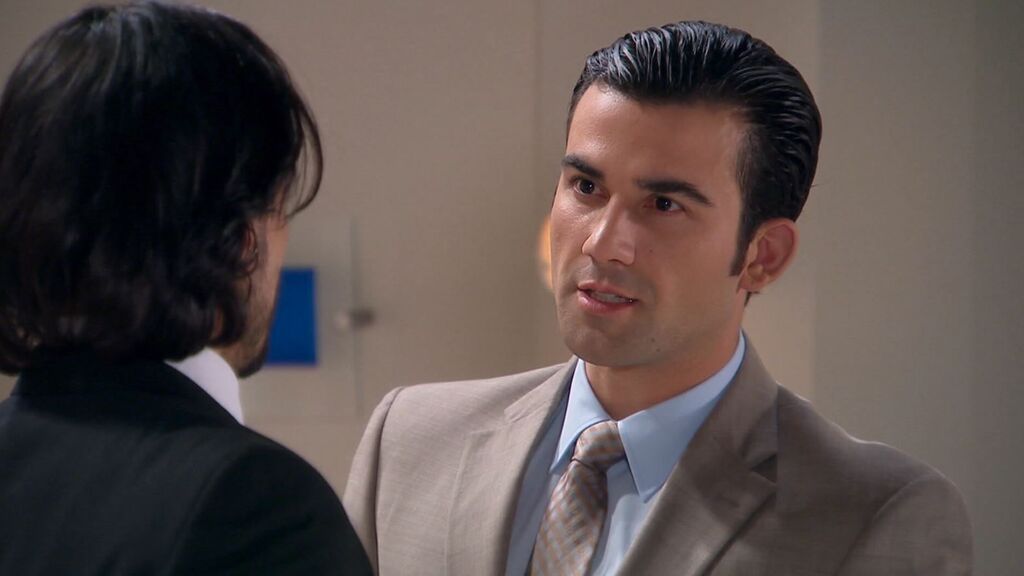 Juan Marcos confiesa a Luis que está enamorado de Ángela