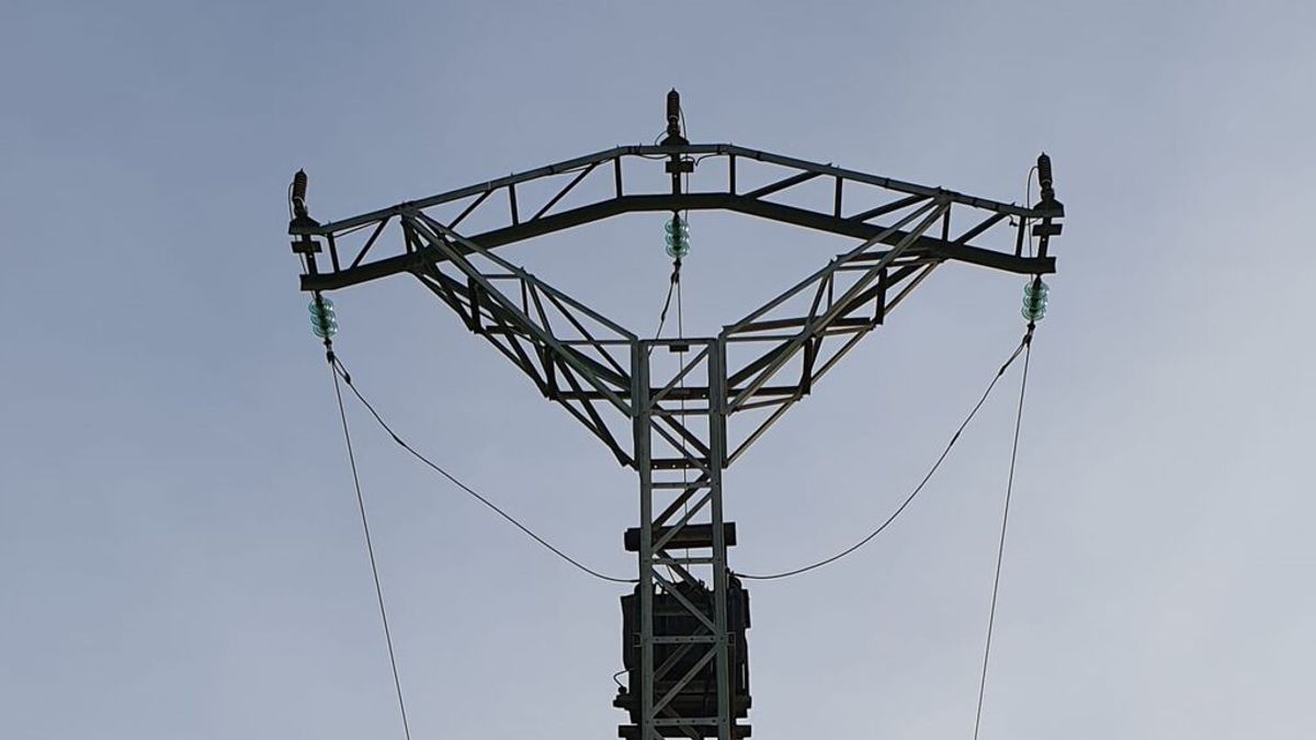 Un mes pagando la luz a casi 300 euros de media el MWh Un mes pagando la luz a casi 300 euros de media el MWh