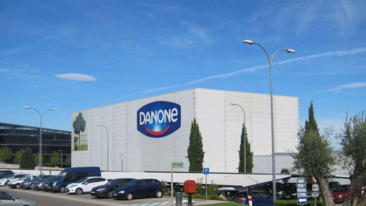 Danone parará sus fábricas en 24 horas por el paro de transportistas e interrumpirá el suministro de agua y lácteosD