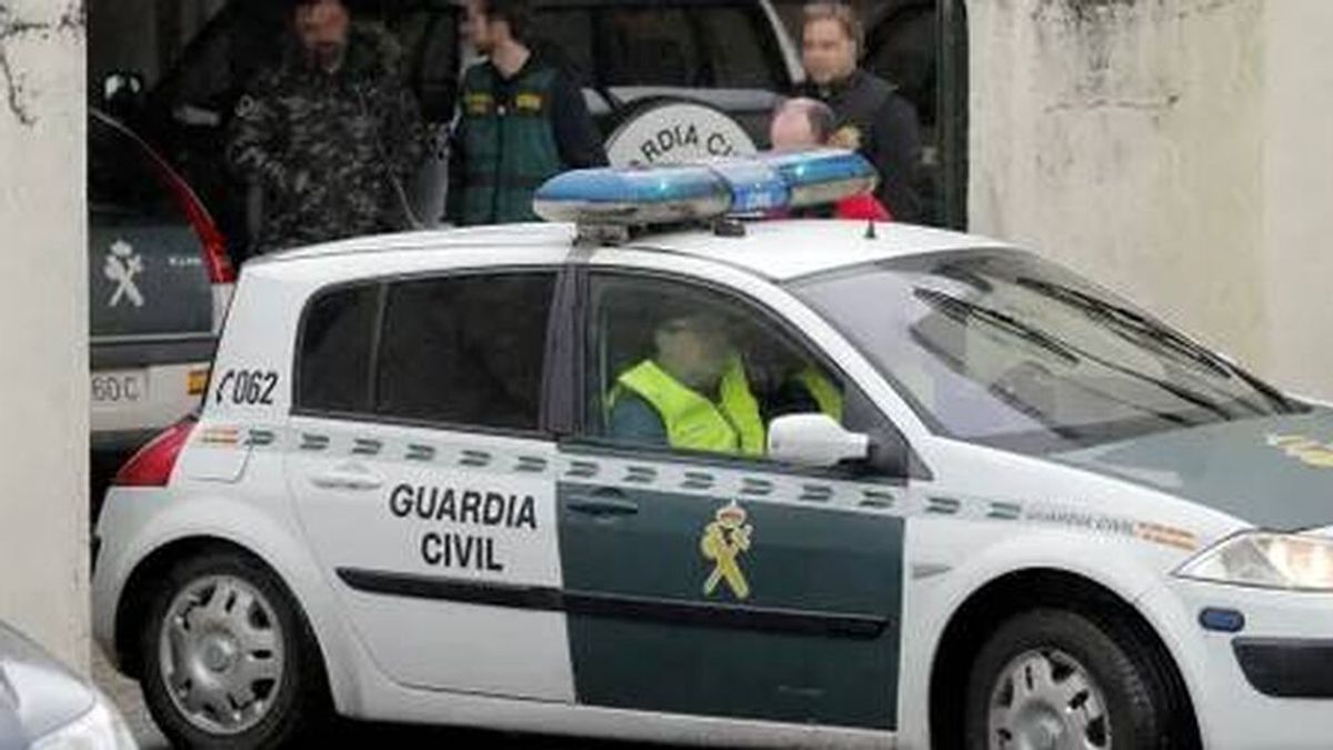 Detenidos tres adolescentes en A Estrada por una agresión sexual a una menor de 16 años Detenidos tres adolescentes en A Estrada por una agresión sexual a una menor de 16 años