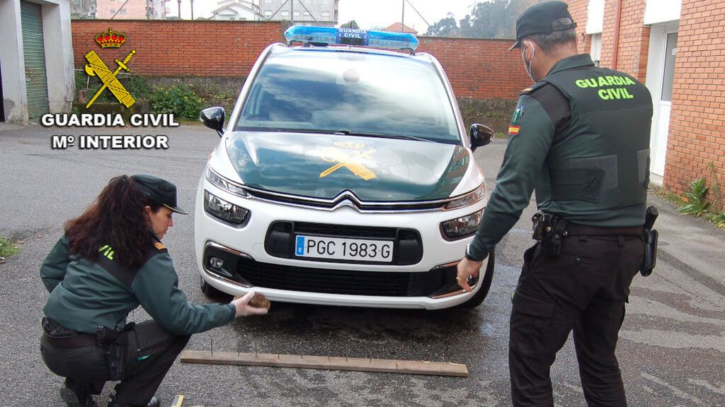 La Guardia Civil investiga al integrante de un piquete por arrojar piedras a la autopista AP-9 en Barro