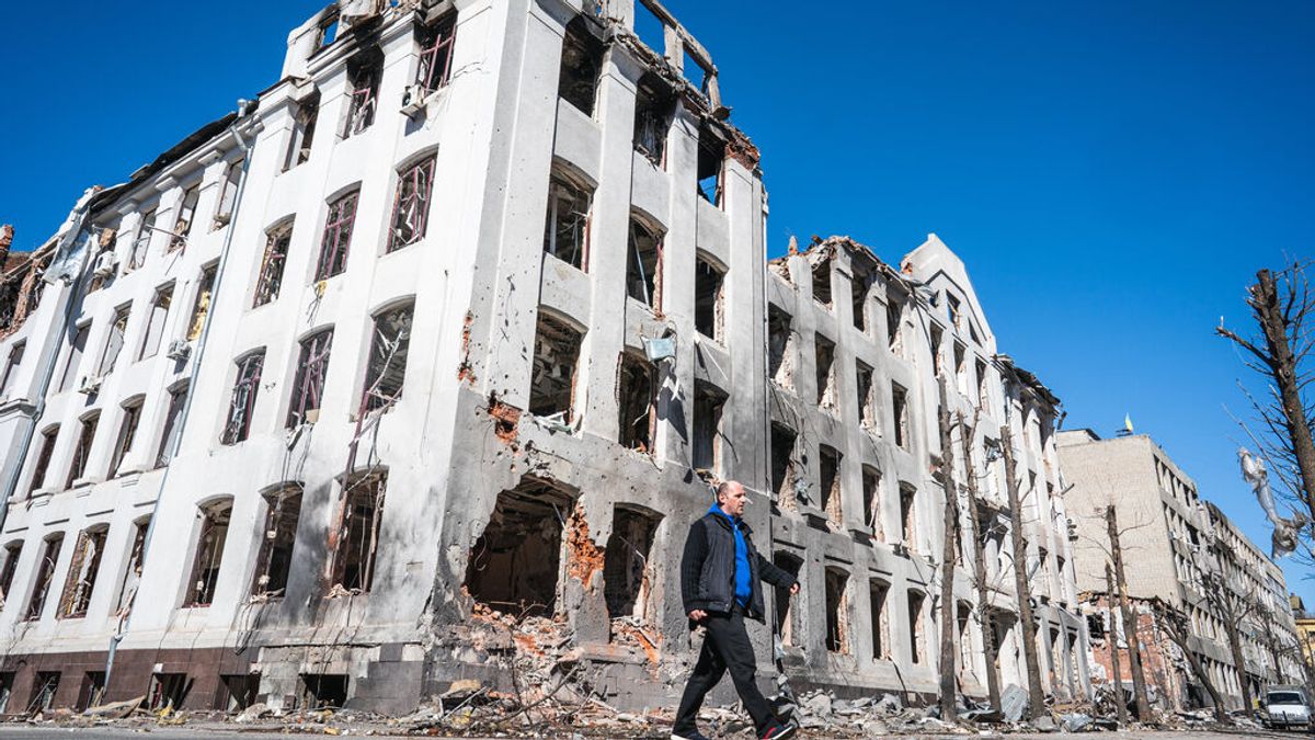 Rusia ahoga una Mariúpol en ruinas donde miles de civiles esperan una oportunidad para huir Rusia ahoga una Mariúpol en ruinas donde miles de civiles esperan una oportunidad para huir
