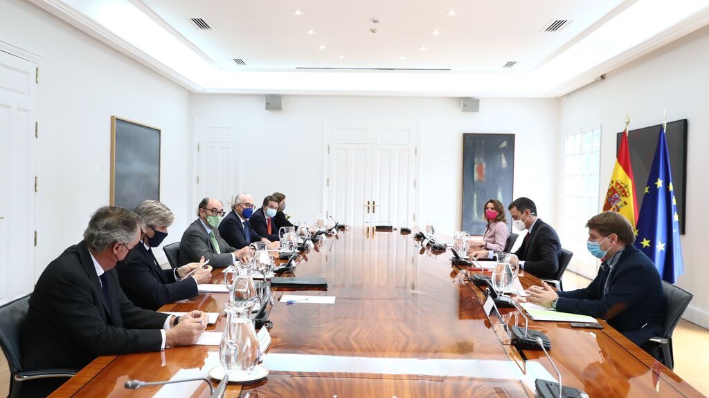 EuropaPress_4334995_presidente_gobierno_pedro_sanchez_vicepresidenta_tercer_ministra_transicion