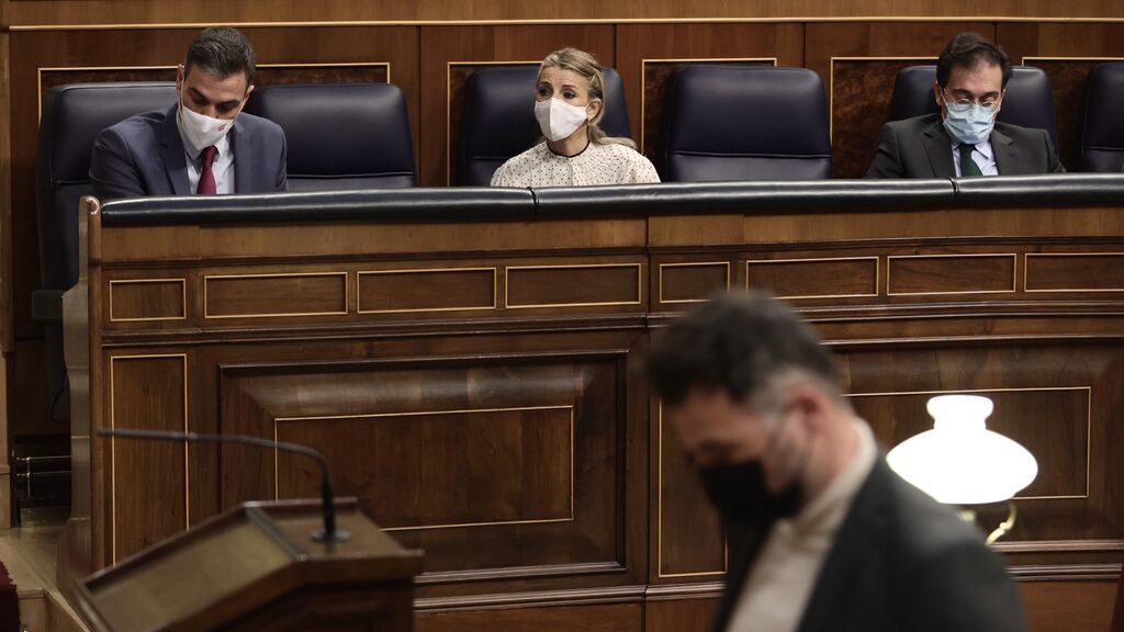 Los socios del Gobierno temen que Sánchez pierda la calle si no toma medidas "valientes"