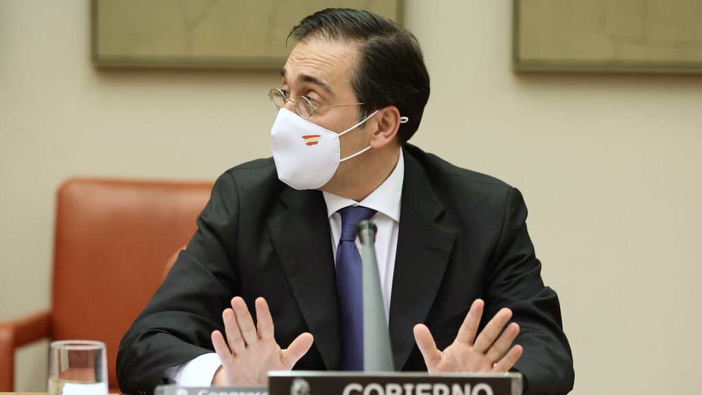 Albares desvela en el Congreso una llamada de Zapatero "sorprendido" por el revuelo del Sáhara