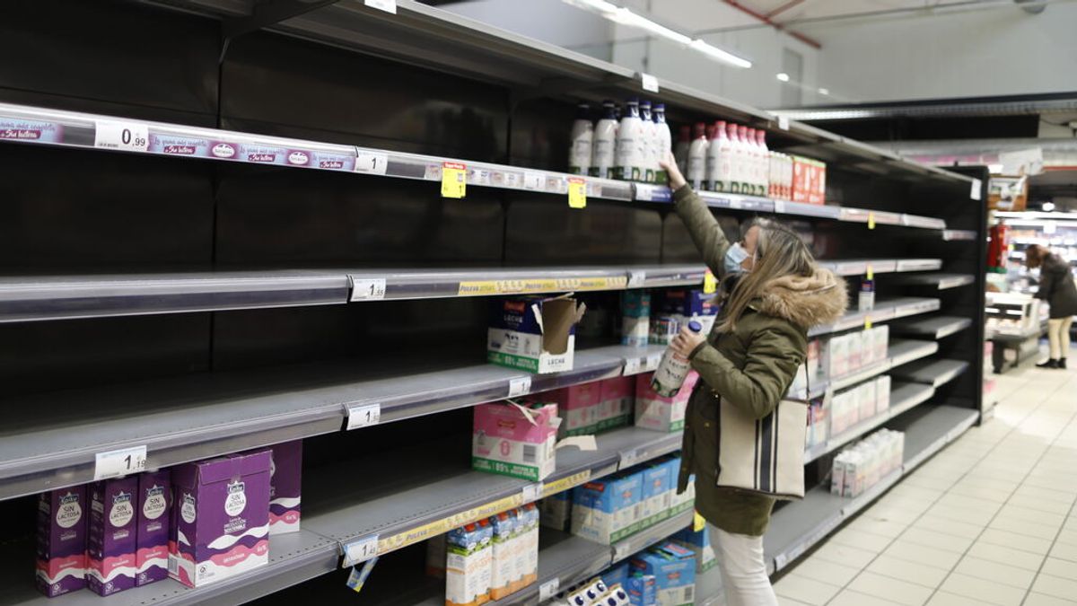 La huelga del transporte pone a prueba a los supermercados: la leche, el producto que más escasea