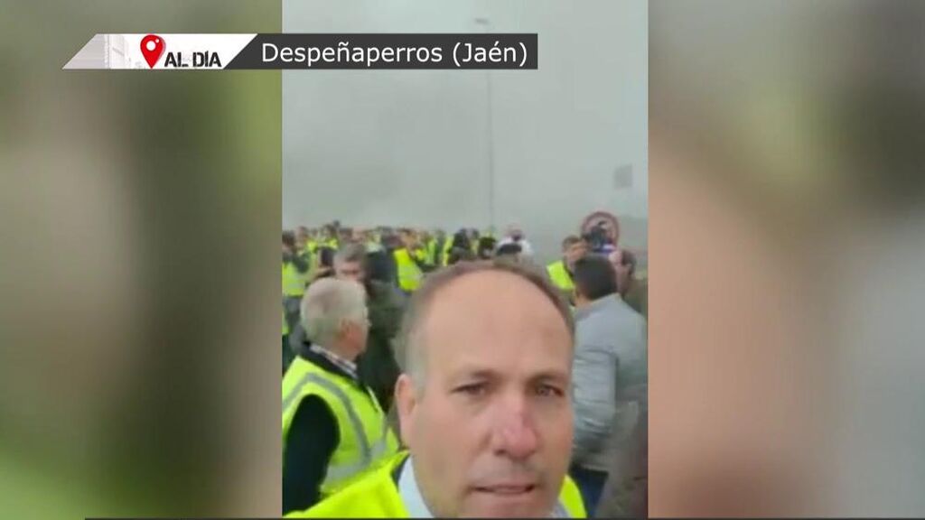 Los agricultores de Jaén denuncian ‘ataques’ con gas lacrimógeno por parte de la policía para disolver las protestas