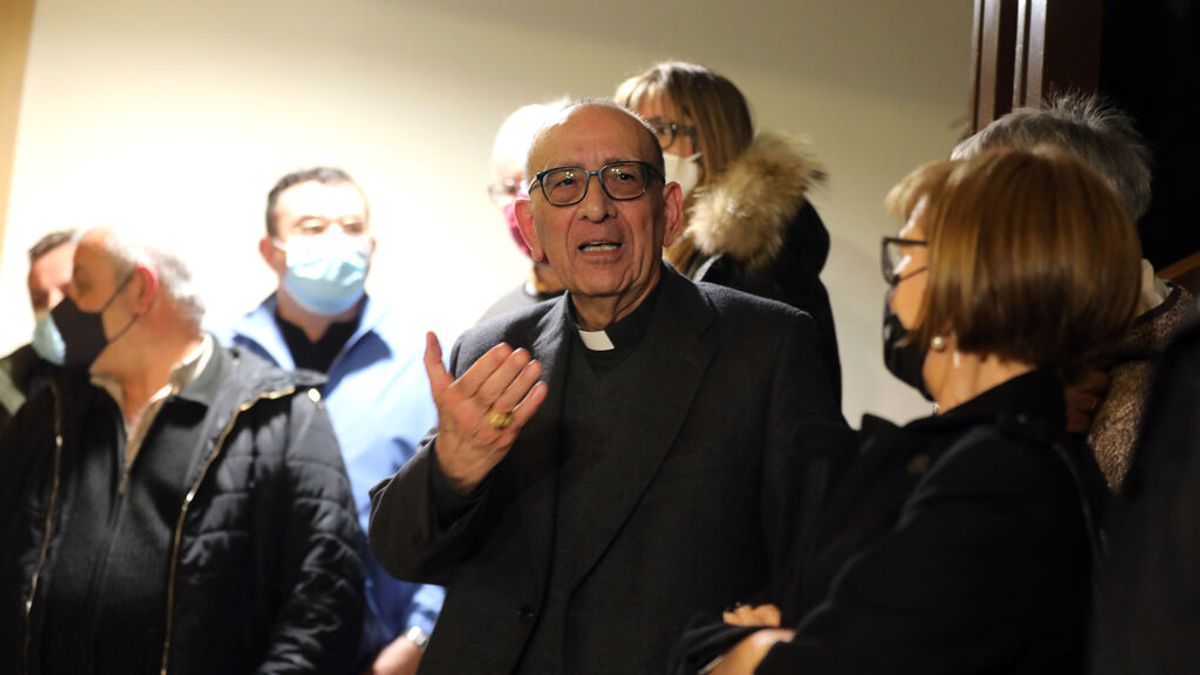 Víctimas de abusos piden a Omella que colabore con el Defensor del Pueblo y rechazan la auditoría de Cremades Víctimas de abusos piden a Omella que colabore con el Defensor del Pueblo y rechazan la auditoría de Cremades