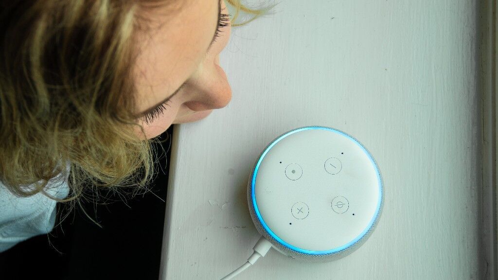 Aprovecha ahora y llévate un altavoz inteligente Echo Dot de Amazon por 20€ menos