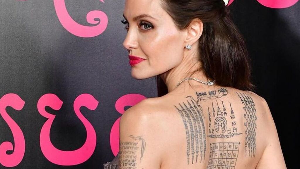 Angelina Jolie tiene las coordenadas de donde nacieron sus hijos y su ex marido.