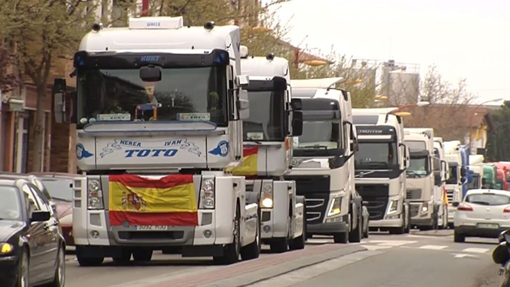 Los transportistas se hacen notar en todo el país: "Si el Gobierno no echa una mano, venderé el camión"