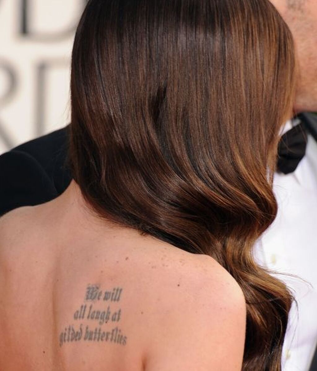 Megan Fox tiene escrito 'Todos nos reiremos de las mariposas doradas'.