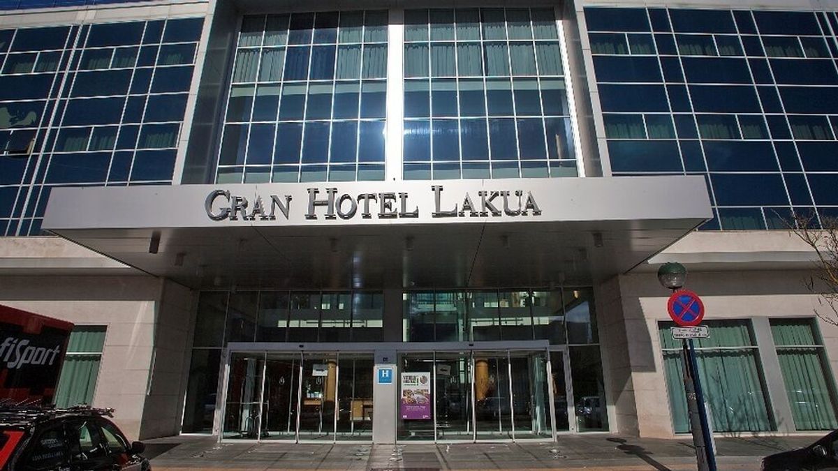Entrada principal del Gran Hotel Lakua Entrada principal del Gran Hotel Lakua