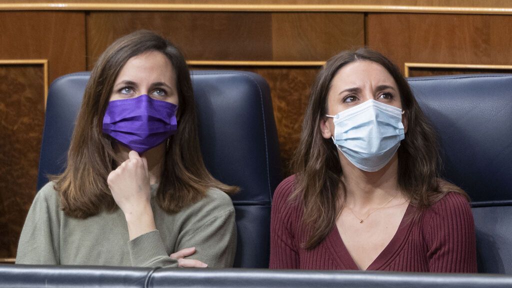 Díaz y las ministras de Podemos no aplauden las respuestas de Albares sobre el Sáhara