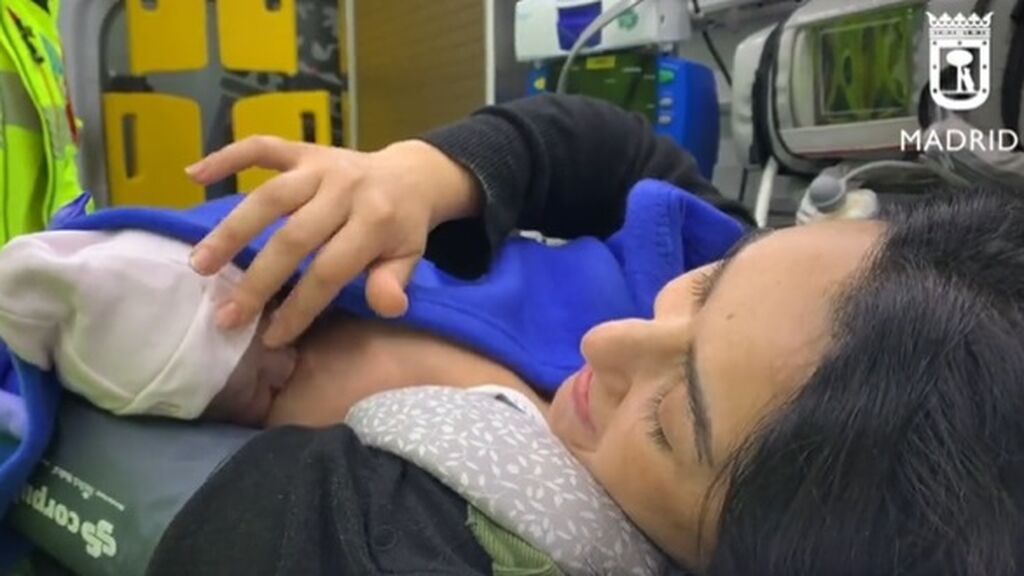 Vídeo  El Hospital de Vinaròs atiende una cesárea velada: sucede una vez  cada 80.000 partos - El Periódico Mediterráneo