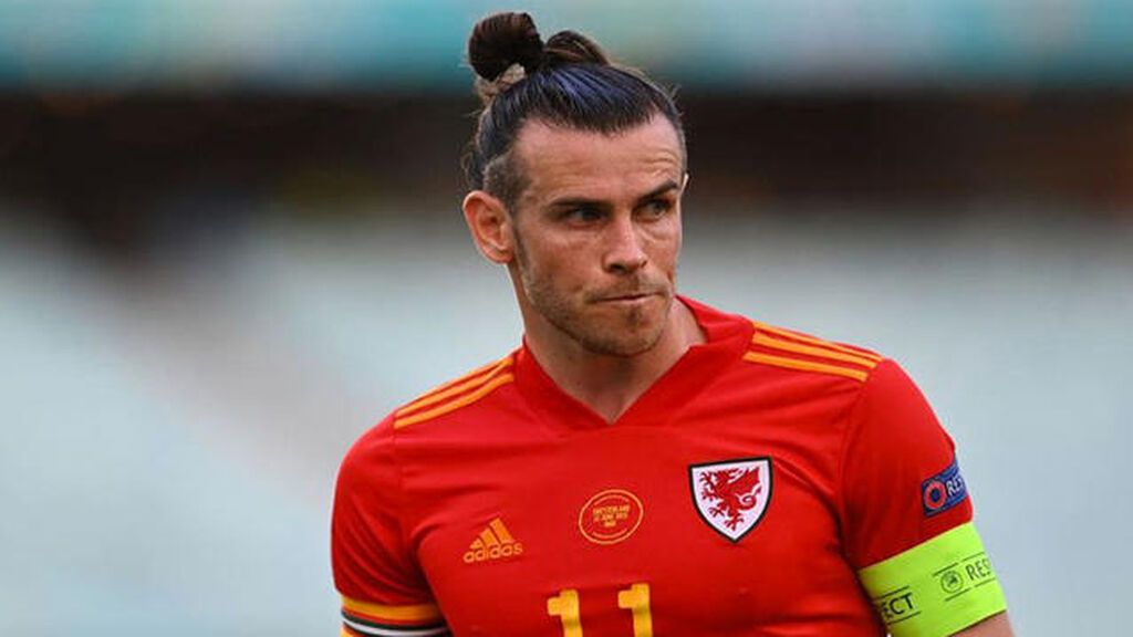 Gareth Bale revive con Galés: se muerde el escudo con rabia tras un golazo