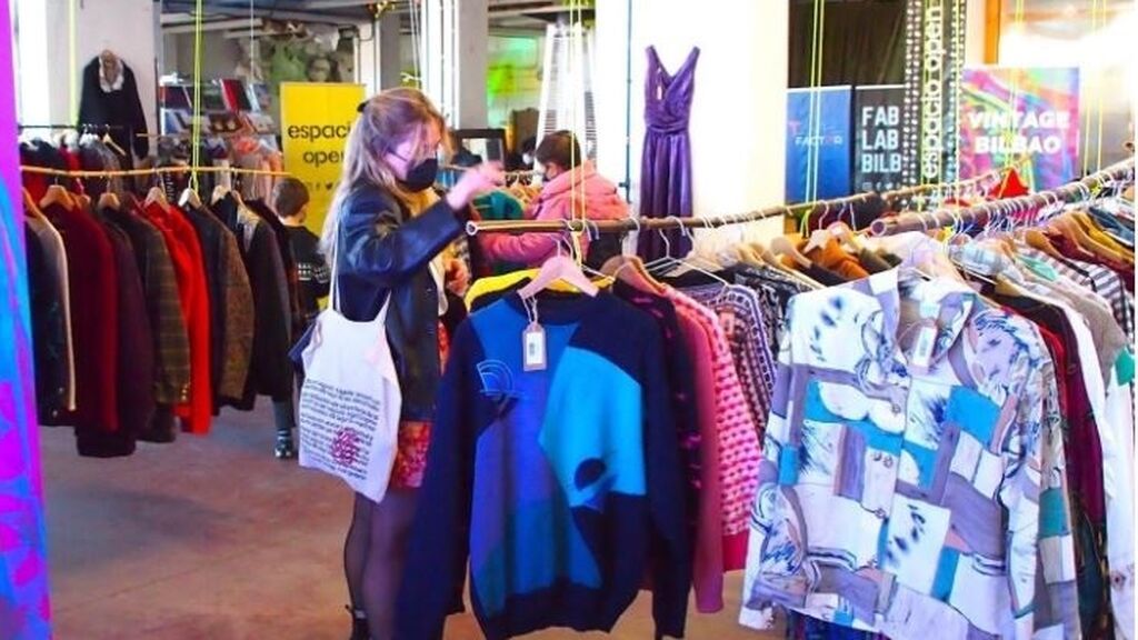 El mercadillo más grande de Europa de ropa 'vintage' por kilo llega a  Vitoria en abril -NIUS