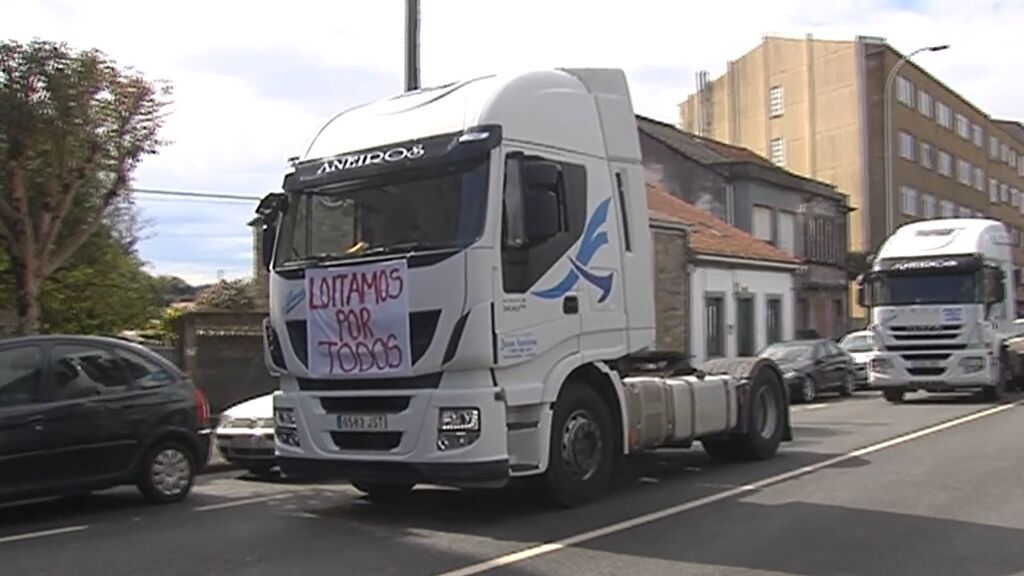 Los transportistas se manifiestan en toda España: "Si el Gobierno no mueve ficha venderé el camión"