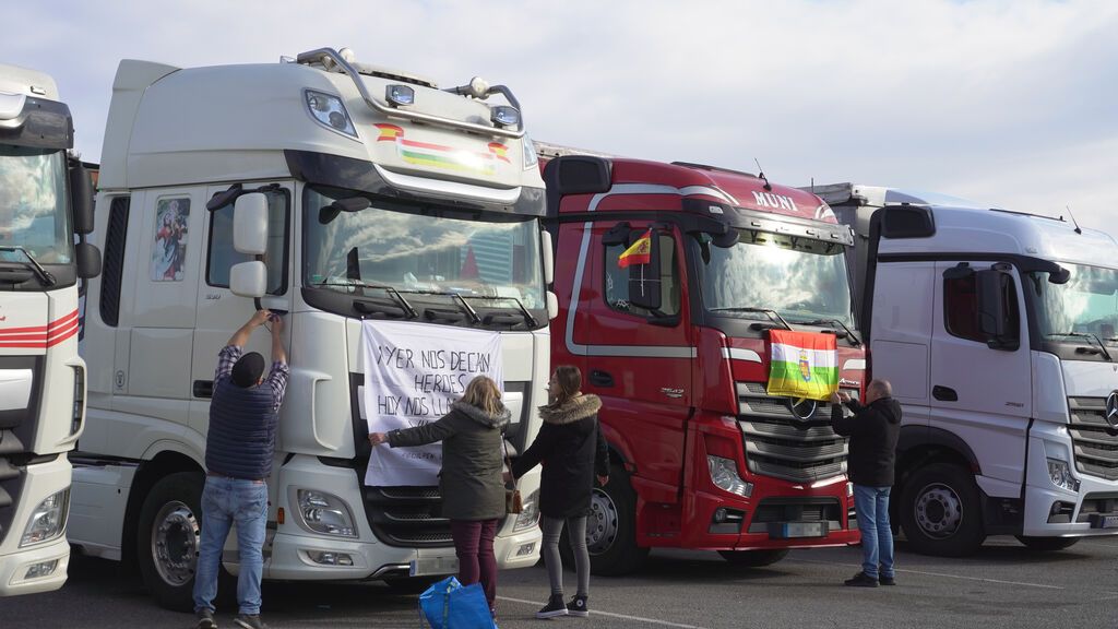 El Gobierno ofrece a los transportistas 20 céntimos por litro, pero estos lo rechazan; "Es insuficiente"