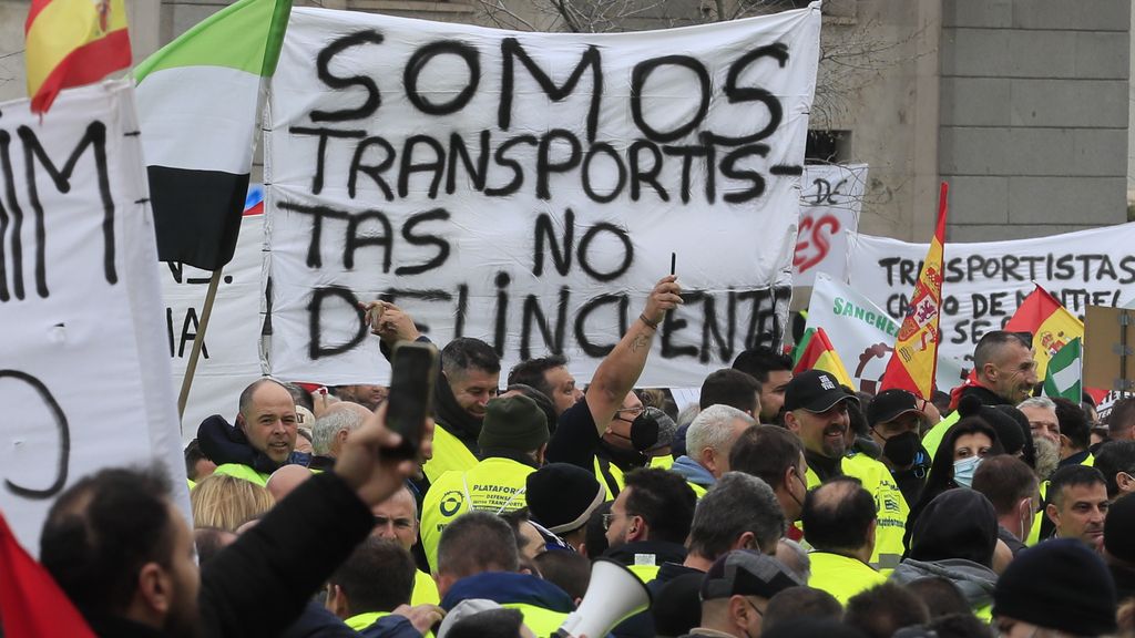 Manifestación de los transportistas en Madrid: del unos cuantos de Fernando Simón a ministra dimisión