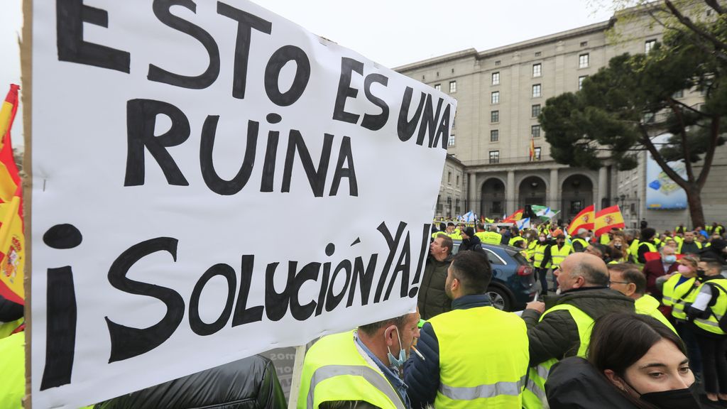Manifestación de los transportistas en Madrid: del unos cuantos de Fernando Simón a ministra dimisión