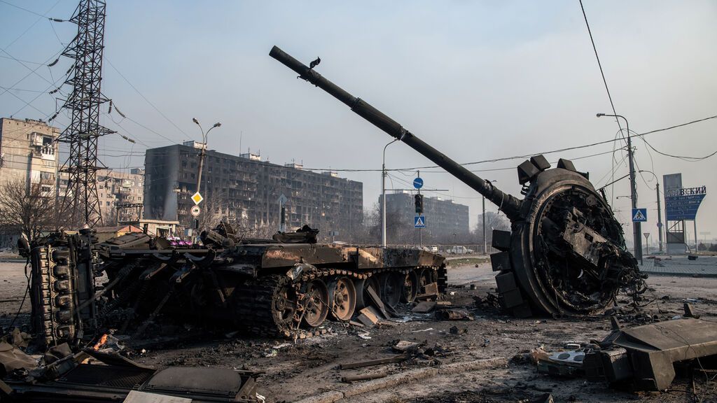 EuropaPress_4337860_march_23_2022_mariupol_ukraine_destroyed_tank_likely_belonging_to_russia