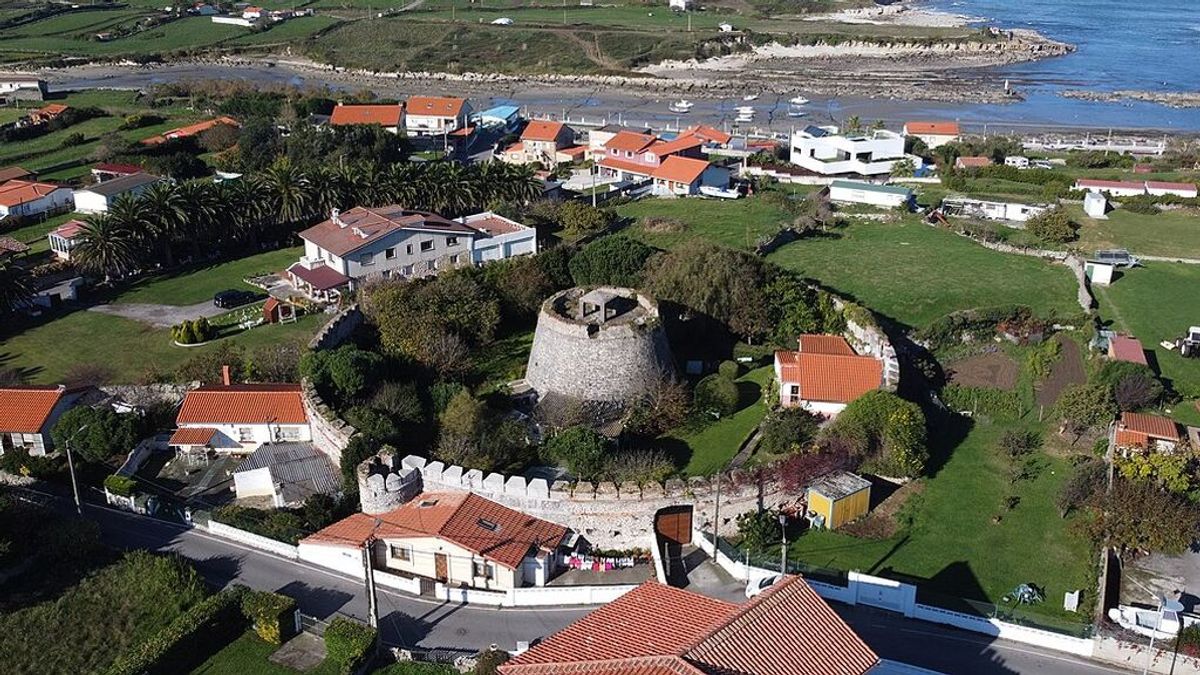 La historia del castillo carlista de Santander: cómo unos 'okupas' han logrado quedárselo por vivir allí más de tres décadas