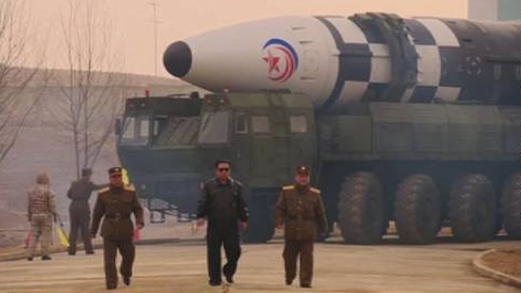 El vídeo íntegro de Kim Jong-Un en el lanzamiento de un misil prohibido