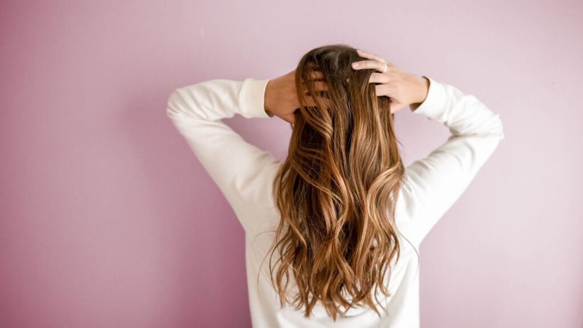 En primavera se pierde entre 100 y 150 pelos al día: cinco consejos para mantener el cabello fuerte y sano en esta estación