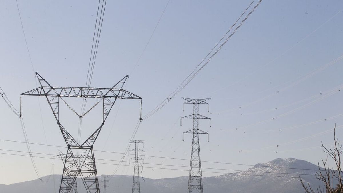 El precio de la luz bajará un 10% este sábado, hasta los 237,45 euros/MWh El precio de la luz bajará un 10% este sábado, hasta los 237,45 euros/MWh
