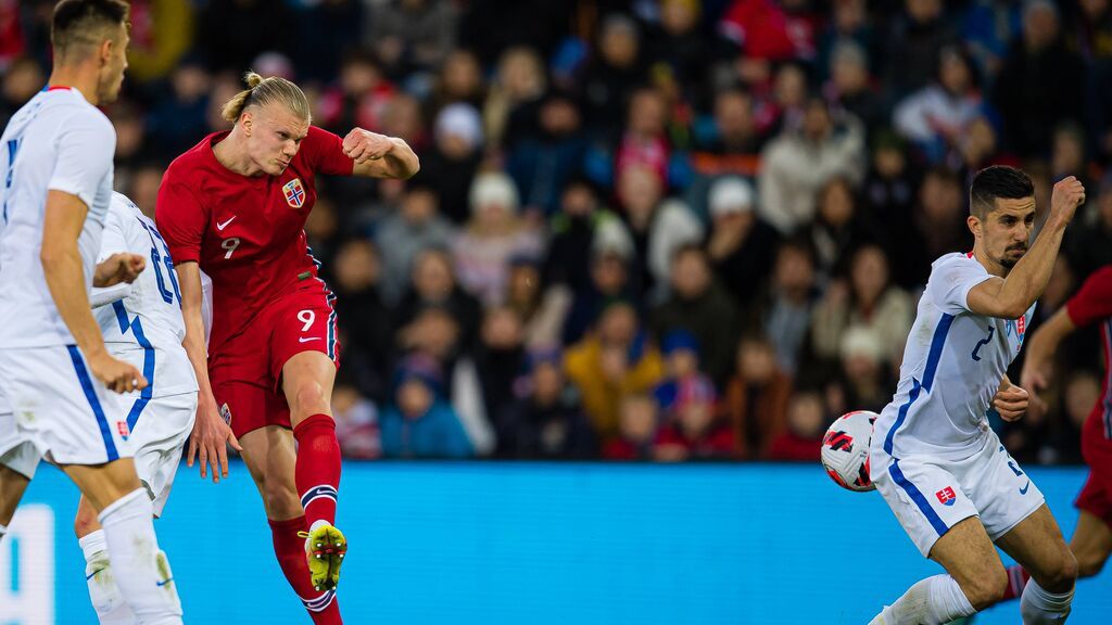 Haaland y Odegaard le dan a Noruega la victoria ante Eslovaquia (2-0)