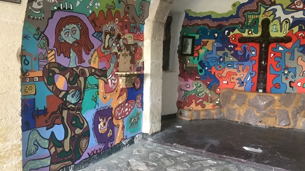 Un artista local decora una ermita del siglo XIV en Alcoi sin autorización: "Si lo quitan, la volveré a pintar"