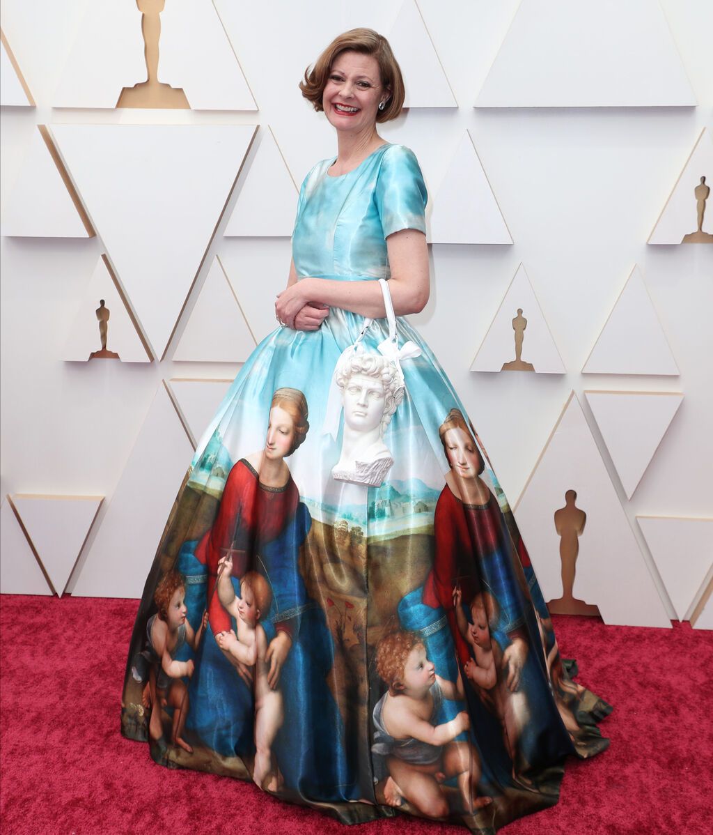 Eva Von Bahr posa en la alfombra roja de los Premios Oscar 2022