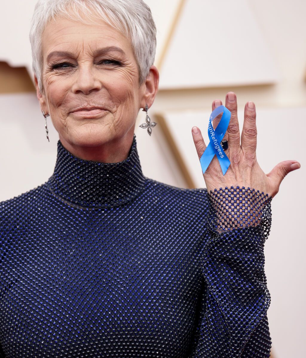 Jamie Lee Curtis posa en la alfombra roja de los Premios Oscar 2022