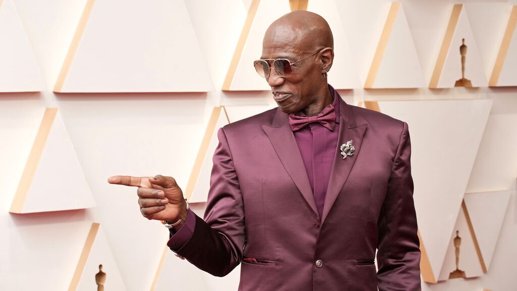 Wesley Snipes posa en la alfombra roja de los Premios Oscar 2022