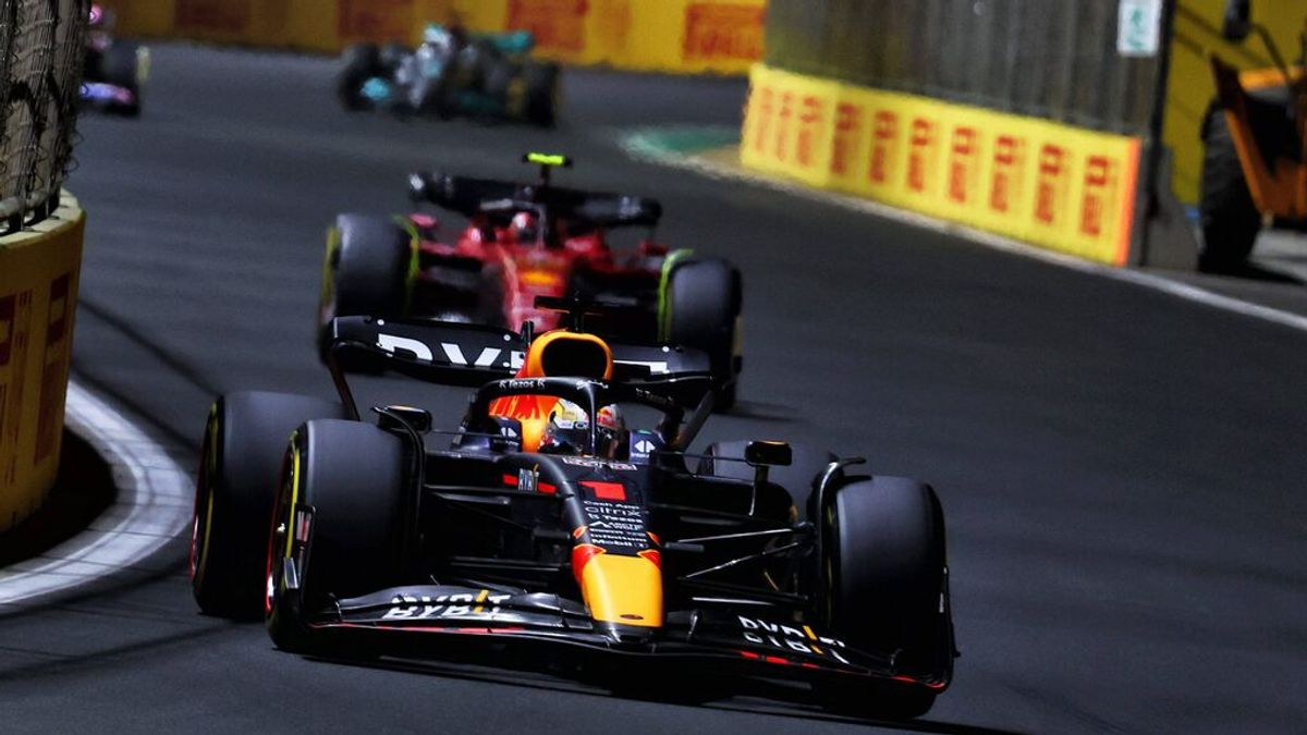 Verstappen gana la batalla a Leclerc en Jeddah con Carlos Sainz tercero Verstappen gana la batalla a Leclerc en Jeddah con Carlos Sainz tercero
