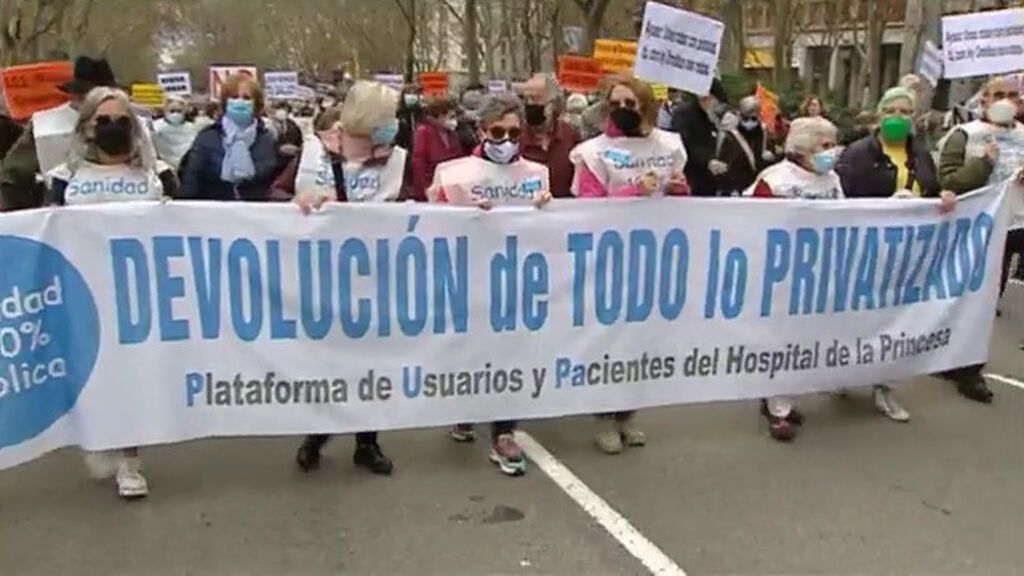 Centenares de personas se manifiestan en Madrid en defensa de la Atención Primaria
